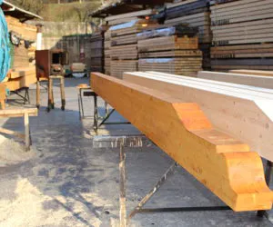 Lavorazione di testa su travi lamellari