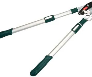 Tagliarami con manici telescopici in alluminio con pulsante di blocco.