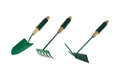 Attrezzi per i giardinaggio a mano. Disponibili anche con manico lungo.