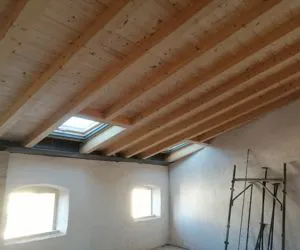 Realizzazione copertura con travi lamellari di abete a Verona