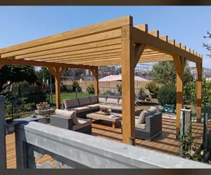plateatico con pergola in abete lamellare a Verona
